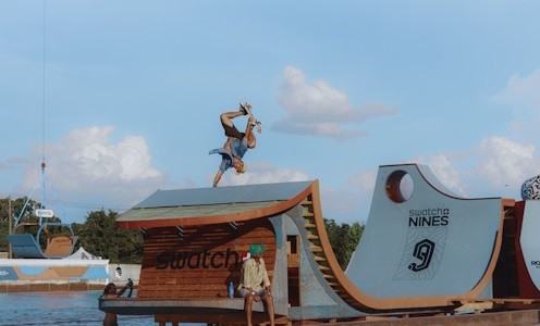 SWATCH NINES SURF 2025 : INNOVATION, ADRÉNALINE ET STARS DU SPORT EXTRÊME